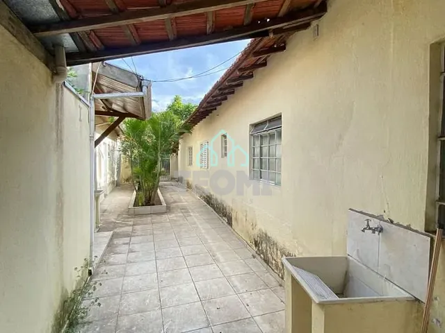 Casa com 408m² 8 quartos e 4 banheiros, à venda, no bairro Jardim Maria Augusta em Taubaté