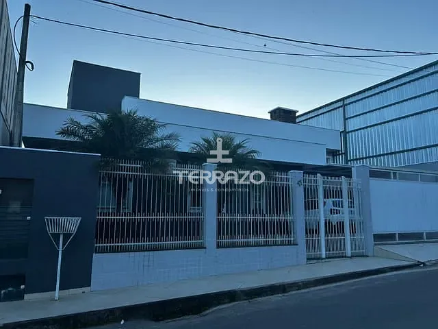 Casa com 304m² 3 quartos e 3 banheiros, à venda, no bairro Roma em Volta Redonda