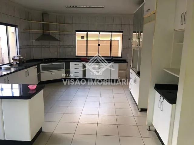 Casa com 498m² 4 quartos e 2 banheiros, à venda, no bairro Jardim Paraíso em Sinop