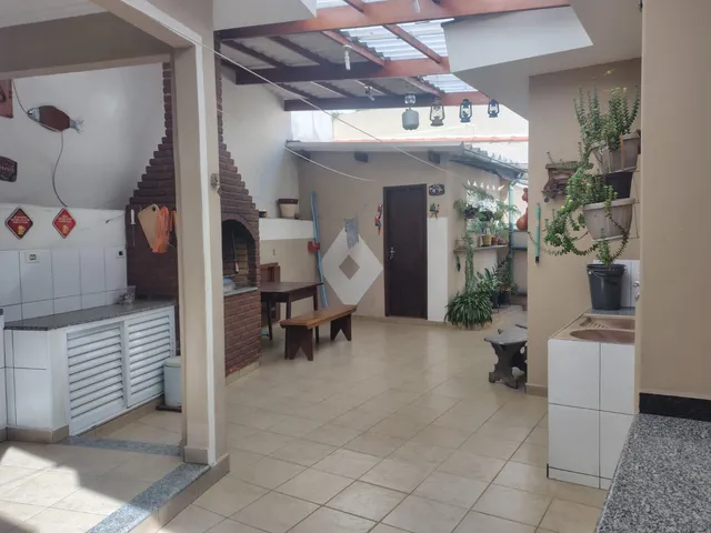 Casa com 300m² 3 quartos e 2 banheiros, à venda, no bairro Parque Oratório em Santo André