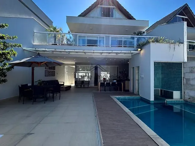 Casa com 300m² 5 quartos e 7 banheiros, à venda, no bairro Barra da Tijuca em Rio de Janeiro