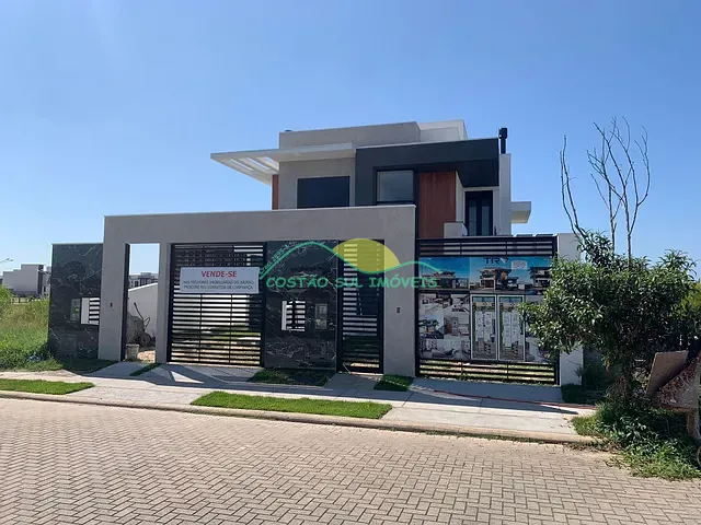 Casa 3 quartos e 4 banheiros, à venda, no bairro Campeche em Florianópolis