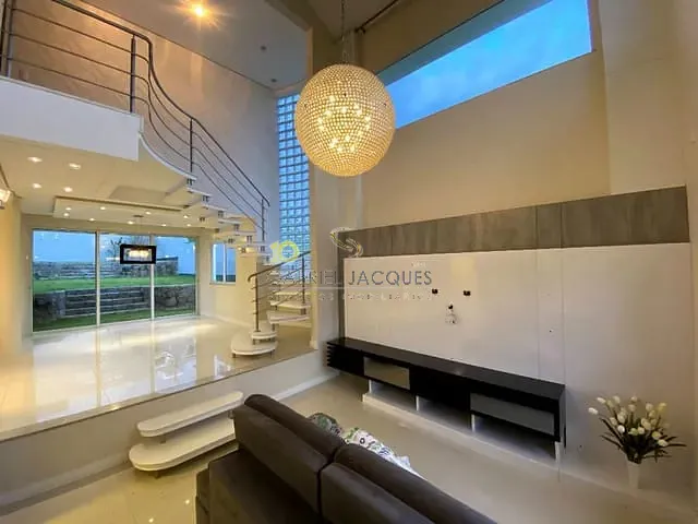Casa com 360m² 3 quartos e 2 banheiros, para alugar, no bairro Pedra Branca em Palhoça