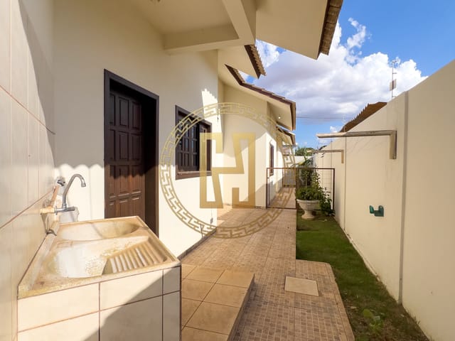 Casa com 1000m² 3 quartos e 2 banheiros, à venda, no bairro centro em Nova Mutum