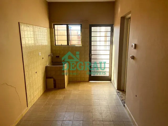 Casa 4 quartos e 2 banheiros, para alugar, no bairro Centro em Itapeva
