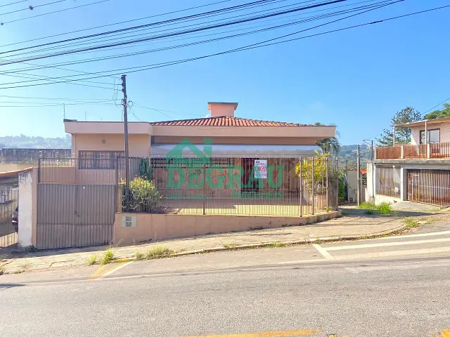 Casa 4 quartos e 2 banheiros, para alugar, no bairro Centro em Itapeva