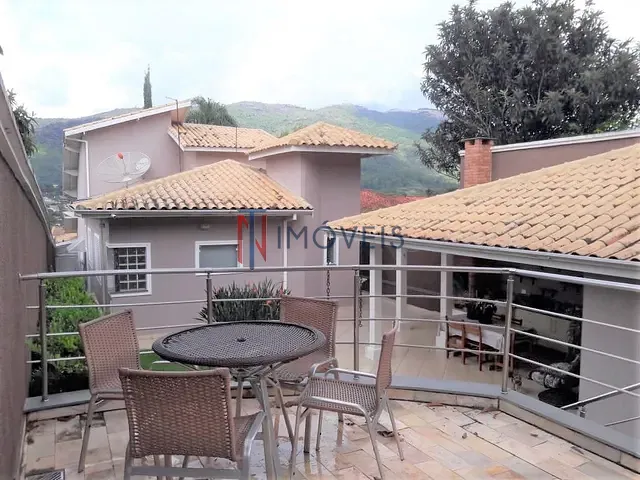 Casa com 600m² 4 quartos e 5 banheiros, à venda, no bairro Vila Petrópolis em Atibaia