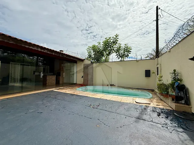 Casa com 160m² 2 quartos e 2 banheiros, à venda, no bairro Jardim Ângelo Jurca em Ribeirão Preto