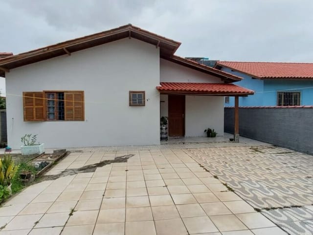 Casa com 442m² 4 quartos e 3 banheiros, à venda, no bairro Ingleses do Rio Vermelho em Florianópolis