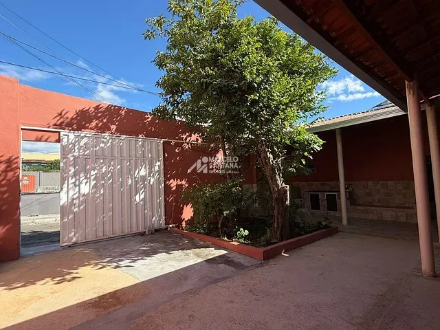 Casa à venda, no bairro Alto Maron em Vitória da Conquista