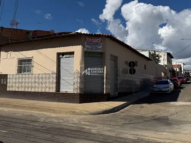 Casa à venda, no bairro Alto Maron em Vitória da Conquista