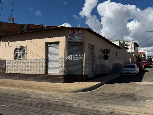 Casa à venda, no bairro Alto Maron em Vitória da Conquista