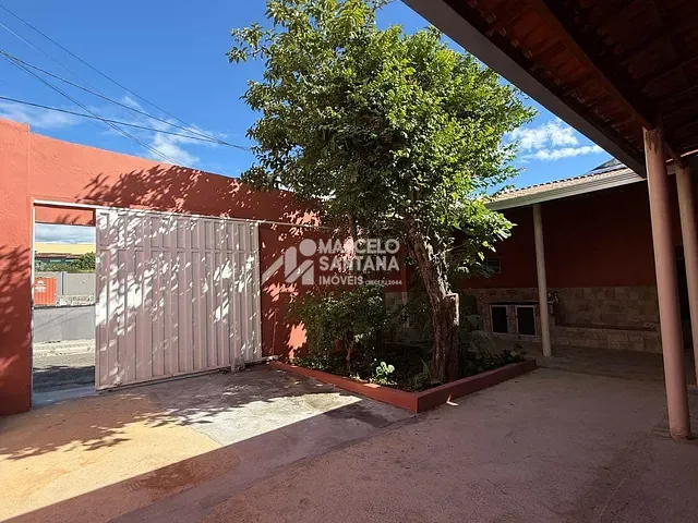 Casa à venda, no bairro Alto Maron em Vitória da Conquista