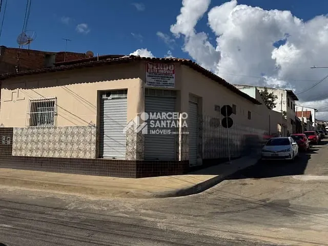 Casa à venda, no bairro Alto Maron em Vitória da Conquista