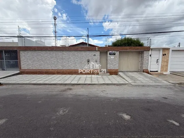 Casa com 300m², à venda, no bairro Vila Eduardo em Petrolina