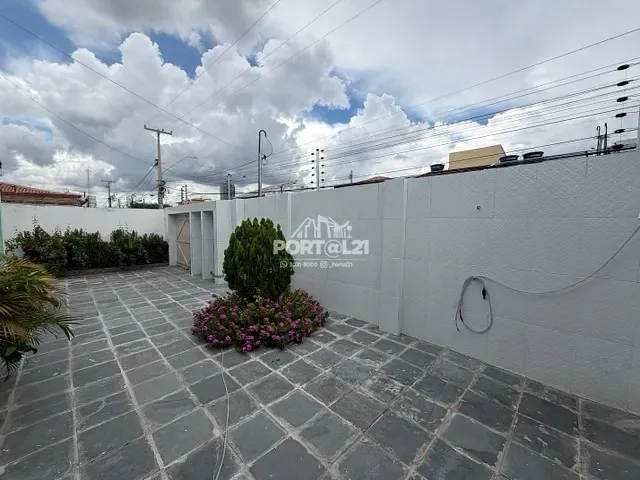Casa com 300m², à venda, no bairro Vila Eduardo em Petrolina