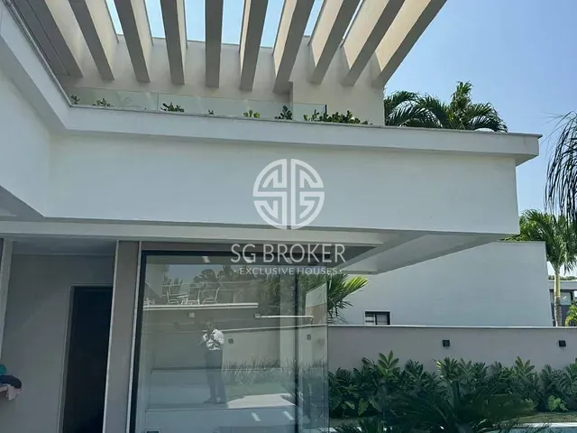 Casa com 905m² 5 quartos e 8 banheiros, à venda, no bairro Barra da Tijuca em Rio de Janeiro