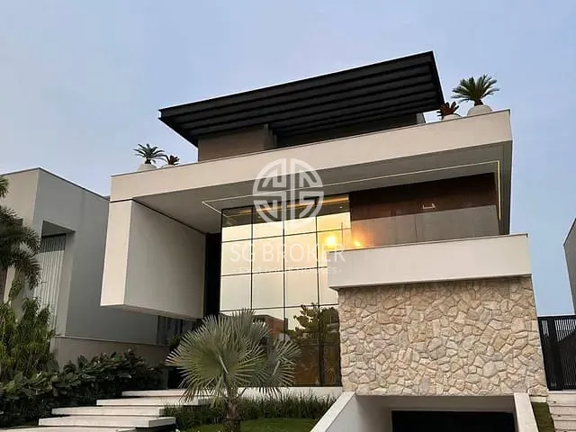 Casa com 905m² 5 quartos e 8 banheiros, à venda, no bairro Barra da Tijuca em Rio de Janeiro