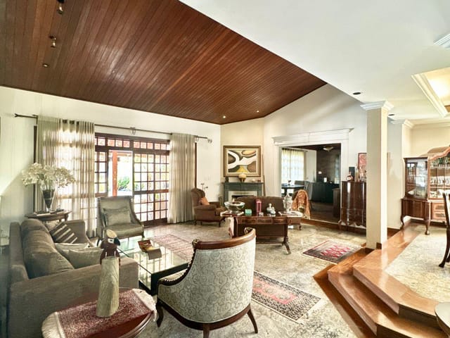Casa com 3333m² 4 quartos e 2 banheiros, à venda, no bairro Park Way em Brasília
