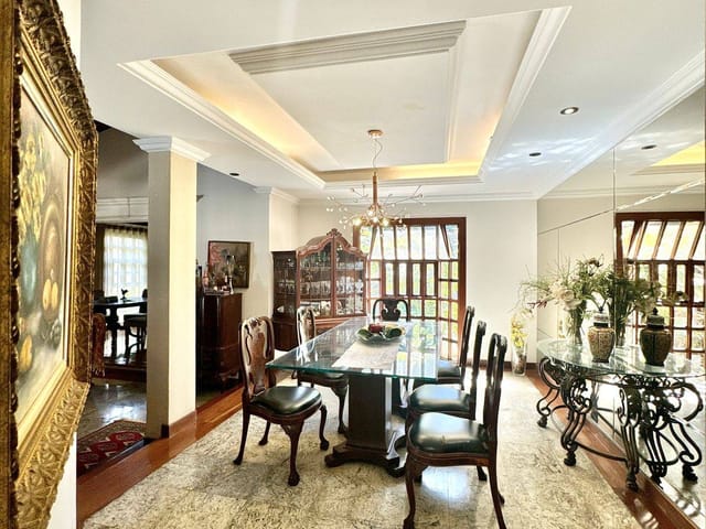 Casa com 3333m² 4 quartos e 2 banheiros, à venda, no bairro Park Way em Brasília