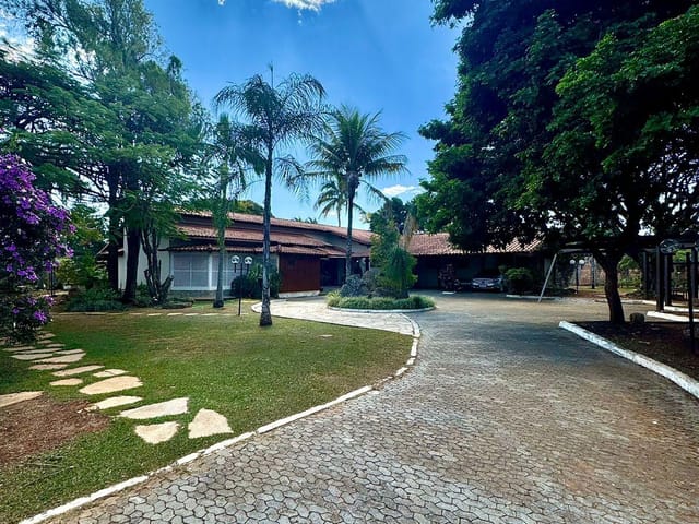 Casa com 3333m² 4 quartos e 2 banheiros, à venda, no bairro Park Way em Brasília