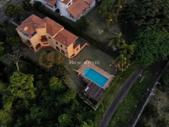 Casa com 1000m² 3 quartos e 6 banheiros, à venda, no bairro Chácaras Alpina em Valinhos