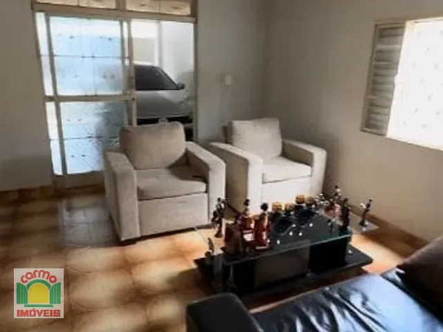 Casa com 300m² 3 quartos e 3 banheiros, à venda, no bairro Vila Santa Isabel em Anápolis