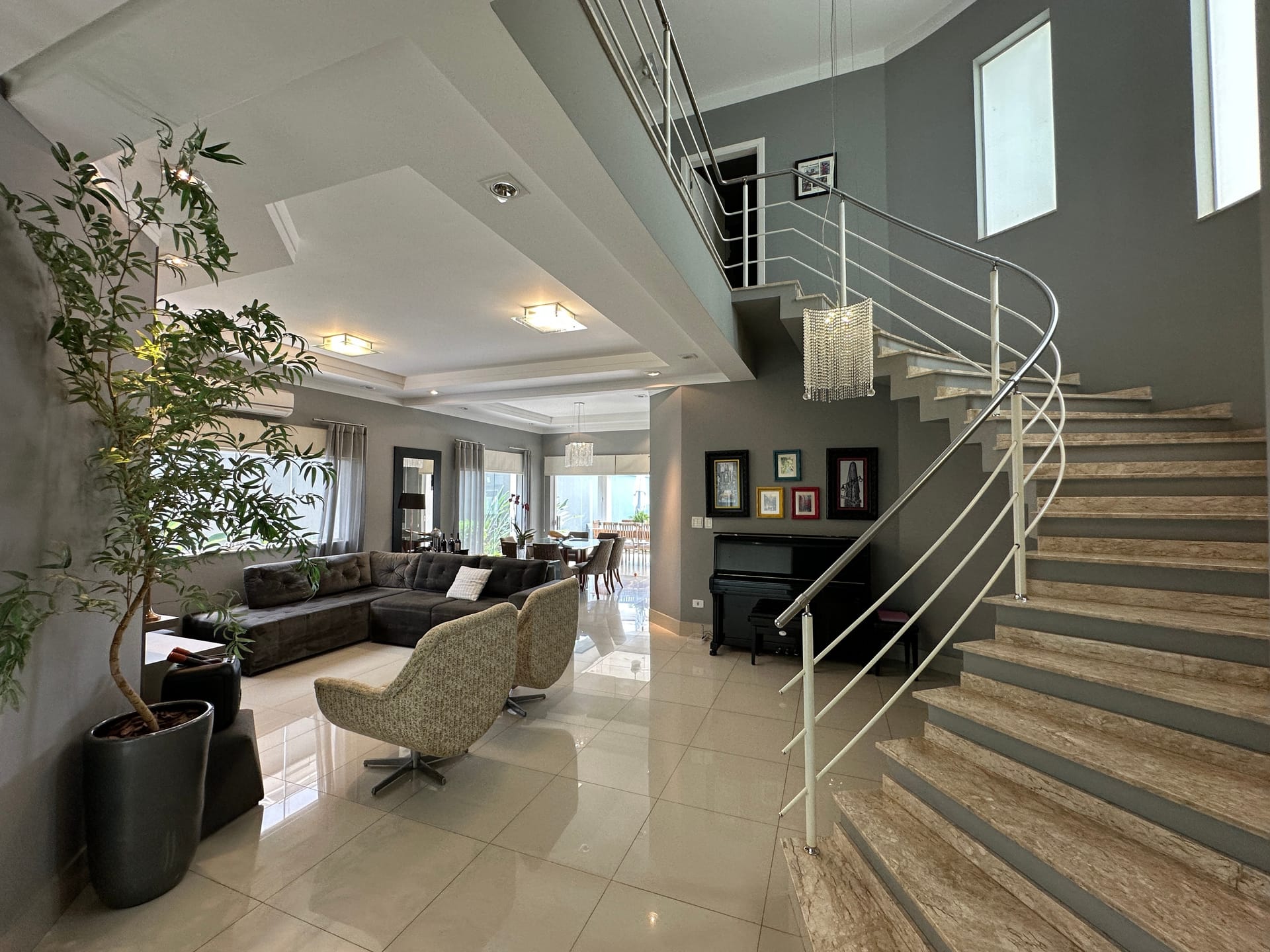 Casa, 4 quartos, 303 m² - Foto 1