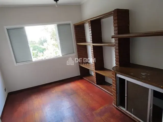 Casa com 420m² 3 quartos e 2 banheiros, à venda, no bairro Centro em Poços de Caldas