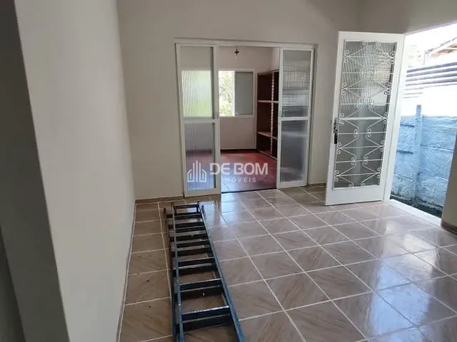 Casa com 420m² 3 quartos e 2 banheiros, à venda, no bairro Centro em Poços de Caldas