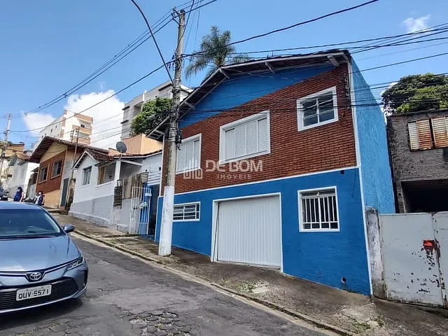 Casa com 420m² 3 quartos e 2 banheiros, à venda, no bairro Centro em Poços de Caldas