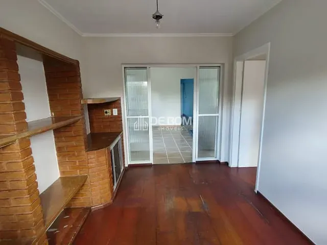 Casa com 420m² 3 quartos e 2 banheiros, à venda, no bairro Centro em Poços de Caldas
