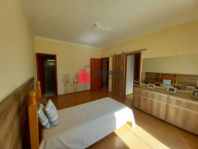 Casa com 300m², à venda, no bairro Parque das Nações em Pindamonhangaba