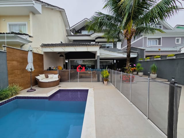 Casa 4 quartos e 5 banheiros, à venda, no bairro Recreio dos Bandeirantes em Rio de Janeiro