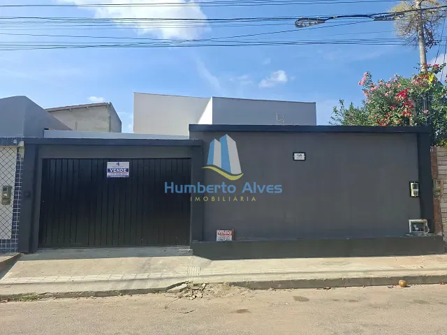 Casa com 204m² 3 quartos e 2 banheiros, à venda, no bairro Felícia em Vitória da Conquista
