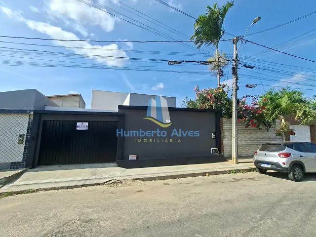 Casa com 204m² 3 quartos e 2 banheiros, à venda, no bairro Felícia em Vitória da Conquista