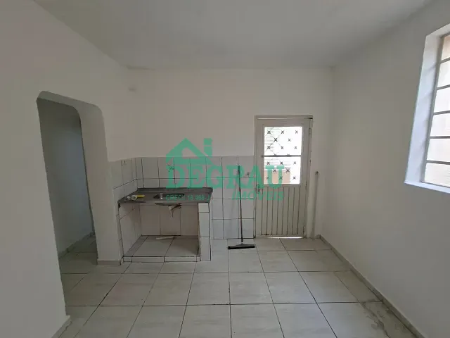 Casa 2 quartos e 1 banheiro, para alugar, no bairro Centro em Itapeva