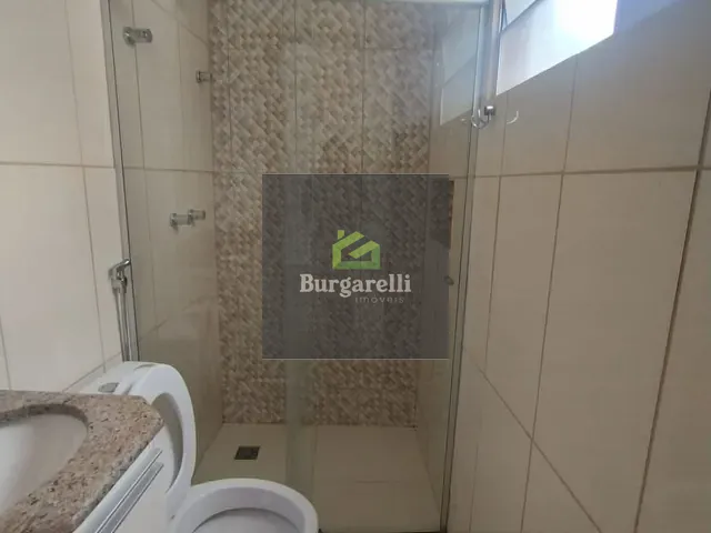 Casa 2 quartos e 2 banheiros, para alugar, no bairro Vila Nílton Teixeira em Lavras