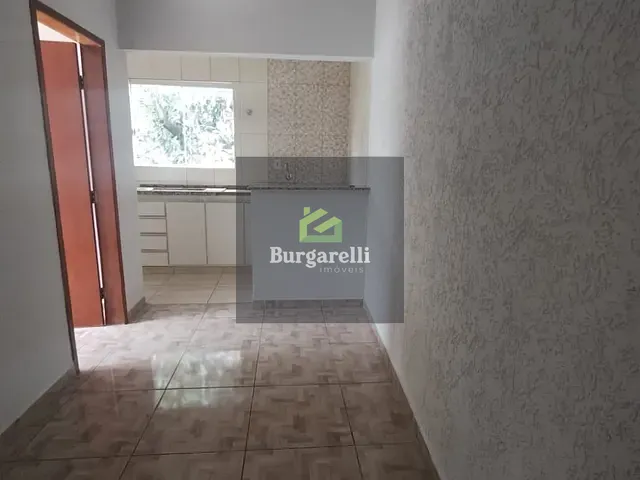 Casa 2 quartos e 2 banheiros, para alugar, no bairro Vila Nílton Teixeira em Lavras