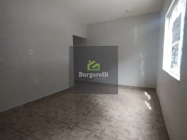 Casa 2 quartos e 2 banheiros, para alugar, no bairro Vila Nílton Teixeira em Lavras