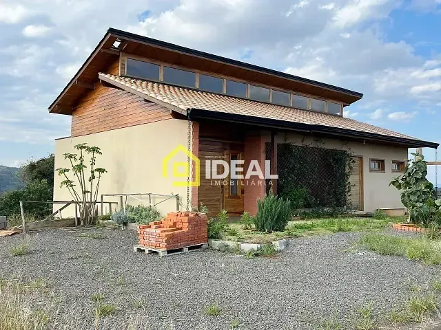 Casa com 200m² 1 quarto e 1 banheiro, à venda, no bairro Santa Terezinha em Concórdia