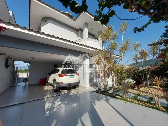 Casa com 360m² 3 quartos e 2 banheiros, à venda, no bairro Pedra Branca em Palhoça