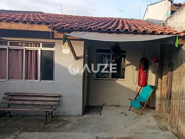 Casa com 110m² 2 quartos e 1 banheiro, à venda, no bairro Santa Cândida em Curitiba