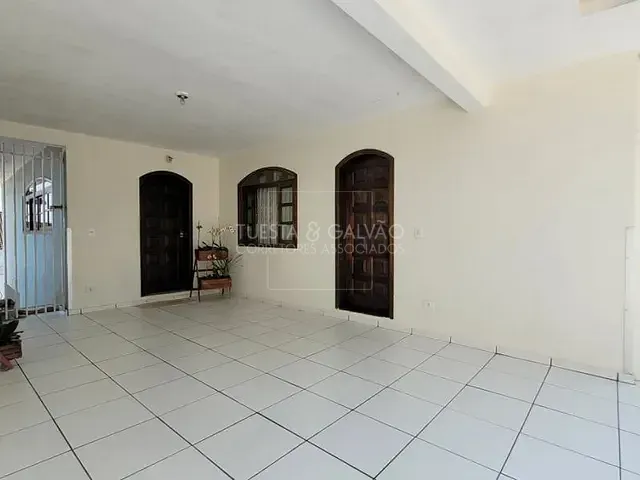 Casa com 280m² 4 quartos e 3 banheiros, à venda, no bairro São Braz em Curitiba