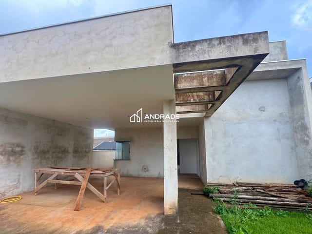Casa com 375m² 3 quartos e 2 banheiros, à venda, no bairro Jardim Flamingos em Apucarana