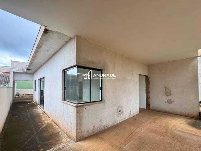 Casa com 375m² 3 quartos e 2 banheiros, à venda, no bairro Jardim Flamingos em Apucarana