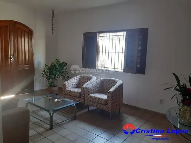 Casa com 300m² 3 quartos e 2 banheiros, à venda, no bairro São João em Teresina