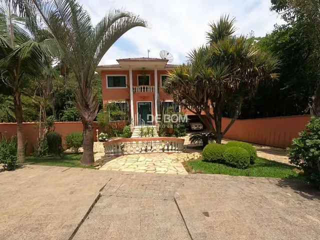 Casa com 400m² 4 quartos e 3 banheiros, à venda, no bairro Bianucci em Poços de Caldas