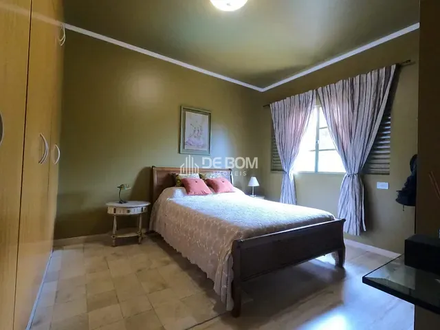 Casa com 400m² 4 quartos e 3 banheiros, à venda, no bairro Bianucci em Poços de Caldas