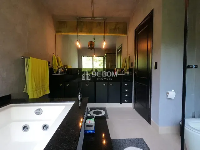 Casa com 400m² 4 quartos e 3 banheiros, à venda, no bairro Bianucci em Poços de Caldas